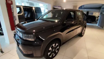 Neu Fiat Grande Panda Icon 101 PS (74 kW) 2026 Schwarz Kleinwagen