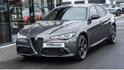 Grau Neu 2025 Alfa Romeo Giulia Premium Limousine | 58.395 € (Fairer Preis)