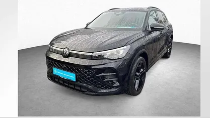 Deep black perleffekt Gebraucht 2024 VW Tiguan R-line SUV | 37.490 € (Fairer Preis)