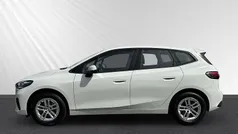 Weiss Gebraucht 2023 BMW 218 Active Tourer Luxury Line Van / Kleinbus | 28.488 € (Fairer Preis)