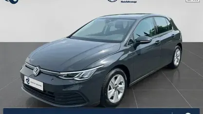 Gebraucht VW Golf VIII Life 131 PS (96 kW) 2022 Uranograu Limousine