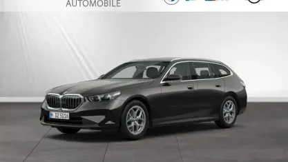 Gebraucht BMW 520 Sport Line 197 PS (144 kW) 2025 Sophistograu brillanteffekt metallic Kombi