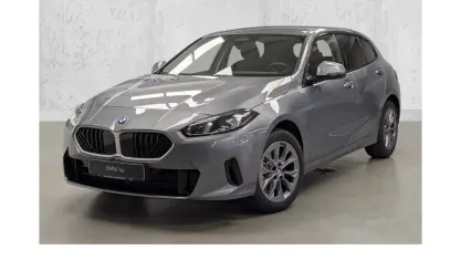 Neu BMW 120 170 PS (125 kW) 2026 Skyscraper grau Kleinwagen
