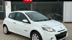Weiß Gebraucht 2009 Renault Clio III Dynamique Kleinwagen | 3.500 € (Fairer Preis)