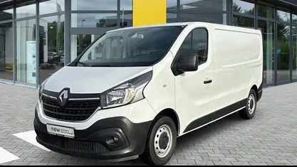 Weiß Gebraucht 2021 Renault Trafic Komfort Van / Kleinbus | 18.990 € (Etwas zu teuer)