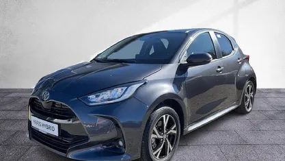 Grau Neu 2025 Toyota Yaris Hybrid Comfort Limousine | 25.690 € (Fairer Preis)