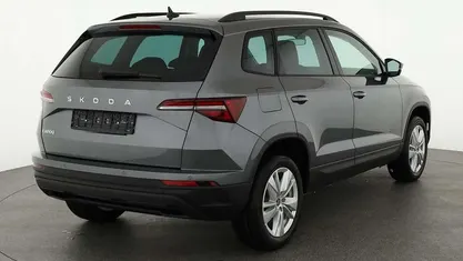 Graphite grau metallic graphite grau metallic Gebraucht 2025 Skoda Karoq SUV | 35.184 € (Fairer Preis)