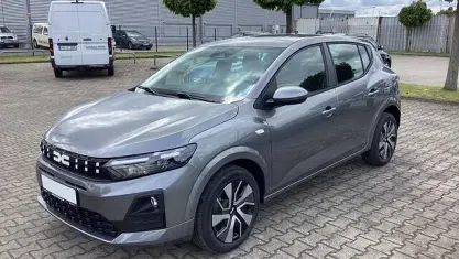 Neu Dacia Sandero Expression 101 PS (74 kW) 2026 Grau grau Limousine