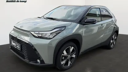 Neu Toyota Aygo X 116 PS (85 kW) 2026 Urban khaki/schwarz SUV