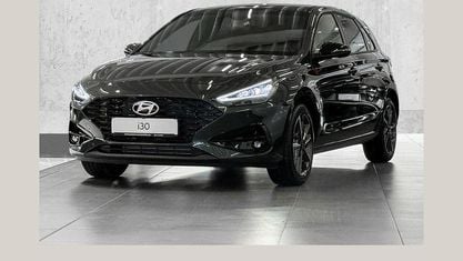 Neu Hyundai i30 Advantage 100 PS (73 kW) 2025 Grün Limousine