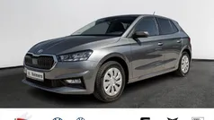 Grau Gebraucht 2024 Skoda Fabia Selection Limousine | 18.990 € (Fairer Preis)