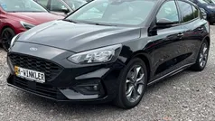 Schwarz Gebraucht 2020 Ford Focus ST-Line Limousine | 17.990 € (Guter Preis)