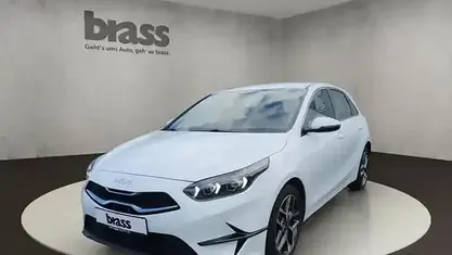 Gebraucht Kia Ceed Spirit 160 PS (117 kW) 2023 Carraraweiss Kleinwagen
