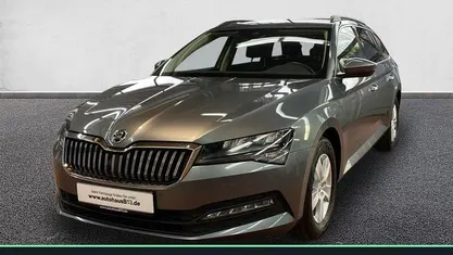 Gebraucht Skoda Superb Ambition 150 PS (110 kW) 2022 Graphitegrau metallic Kombi