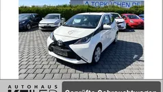Weiß Gebraucht 2016 Toyota Aygo X-play Kleinwagen | 6.990 € (Guter Preis)