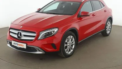 Gebraucht Mercedes GLA200 Urban 136 PS (100 kW) 2015 Rot SUV