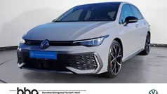 Mondsteingrau/schwarz Gebraucht 2024 VW Golf VIII GTI Limousine | 42.930 € (Fairer Preis)