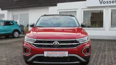 Kings red metallic (metallic) Gebraucht 2024 VW T-Roc Style SUV | 28.900 € (Fairer Preis)