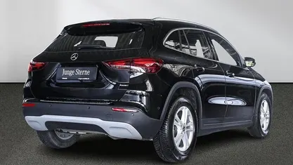Gebraucht Mercedes GLA200 163 PS (119 kW) 2024 Unilack nachtschwarz SUV