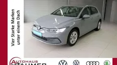 Grau Gebraucht 2024 VW Golf VIII Life Limousine | 22.450 € (Fairer Preis)