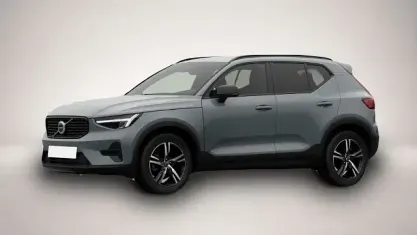 Neu Volvo XC40 Plus 163 PS (119 kW) 2026 Grau SUV