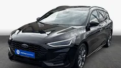 Agate black metallic Gebraucht 2023 Ford Focus ST-Line Kombi | 24.550 € (Guter Preis)
