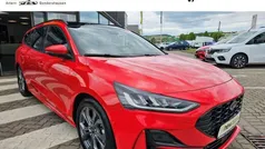 Rot (racerot (rot)) Gebraucht 2024 Ford Focus ST-Line Kombi | 22.990 € (Superpreis)