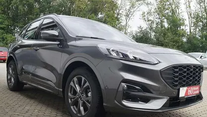 Grau Gebraucht 2023 Ford Kuga ST-Line SUV | 26.470 € (Fairer Preis)
