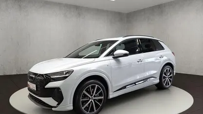 Gletscherweiß metallic Gebraucht 2024 Audi Q4 e-tron S-Line SUV | 47.600 € (Fairer Preis)