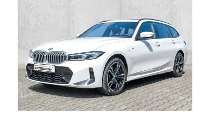 Gebraucht BMW 330e Comfort Edition 292 PS (214 kW) 2025 Weiß Kombi