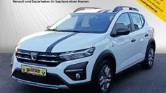 Weiß Gebraucht 2022 Dacia Sandero Essentiel Kleinwagen | 13.950 € (Fairer Preis)