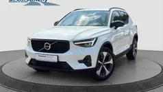 Crystal white (weiß) Gebraucht 2023 Volvo XC40 Plus SUV | 34.440 € (Fairer Preis)