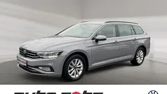 Grau Gebraucht 2022 VW Passat Business Kombi | 26.880 € (Fairer Preis)