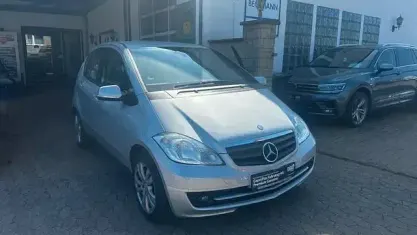 Gebraucht Mercedes A160 110 PS (80 kW) 2010 Polarsilber Kleinwagen