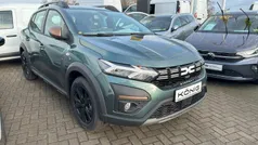 Grün Gebraucht 2024 Dacia Sandero Extreme Kleinwagen | 20.299 € (Guter Preis)