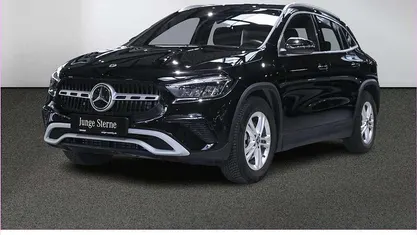 Unilack nachtschwarz Gebraucht 2024 Mercedes GLA200 SUV | 35.980 € (Fairer Preis)