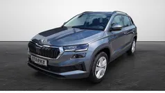 Graphitegrau metallic Gebraucht 2024 Skoda Karoq Selection SUV | 32.930 € (Fairer Preis)