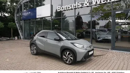 Gebraucht Toyota Aygo X X-plore 72 PS (52 kW) 2024 Grün metallic SUV