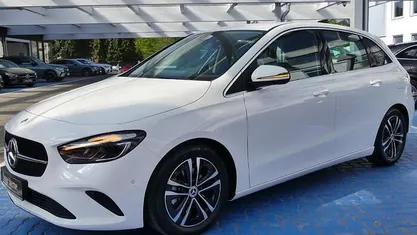 Gebraucht Mercedes B200 Progressive 163 PS (119 kW) 2025 Unilack polarweiß Van / Kleinbus