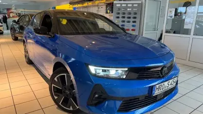 Używany Opel Astra Ultimate 114 kW (156 KM) 2024 Niebieski Sedan/Limuzyna