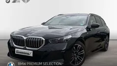 Saphirschwarz Gebraucht 2024 BMW 520 M Sport Kombi | 57.660 € (Fairer Preis)