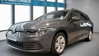 Second-hand VW Golf VIII Life 116 CP (85 kW) 2023 Gri Break