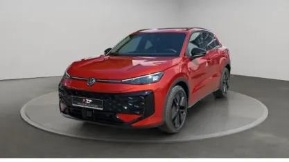 Neu VW T-Roc R-line 150 PS (110 kW) 2026 Flame red metallic SUV