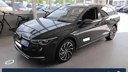 Gebraucht VW Golf VIII Active 150 PS (110 kW) 2023 Uranograu Kombi