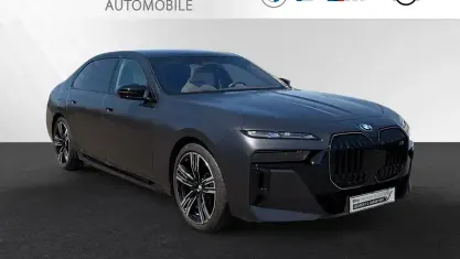 Gebraucht BMW M760e M Sport 571 PS (419 kW) 2024 Bmw individual frozen deep grey Limousine