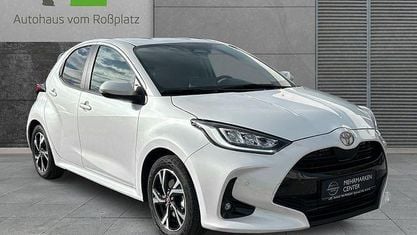 Neu Toyota Yaris Team 116 PS (85 kW) 2025 Weiß Limousine
