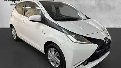 Gebraucht Toyota Aygo X-play 69 PS (50 kW) 2018 Weiß Kleinwagen