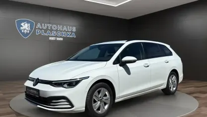 Gebraucht VW Golf VIII Life 150 PS (110 kW) 2022 Pure white (weiß) Kombi