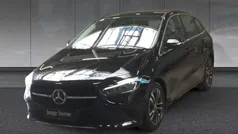 Metalliclack kosmosschwarz Gebraucht 2023 Mercedes B180 Progressive Van / Kleinbus | 28.870 € (Fairer Preis)
