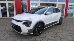 Snow white pearl (swp) Gebraucht 2024 Kia e-Niro 2 SUV | 34.800 € (Fairer Preis)